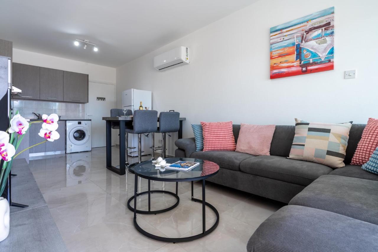 Andrea 3-Bedroom Apt In Mackenzie Larnaca Extérieur photo